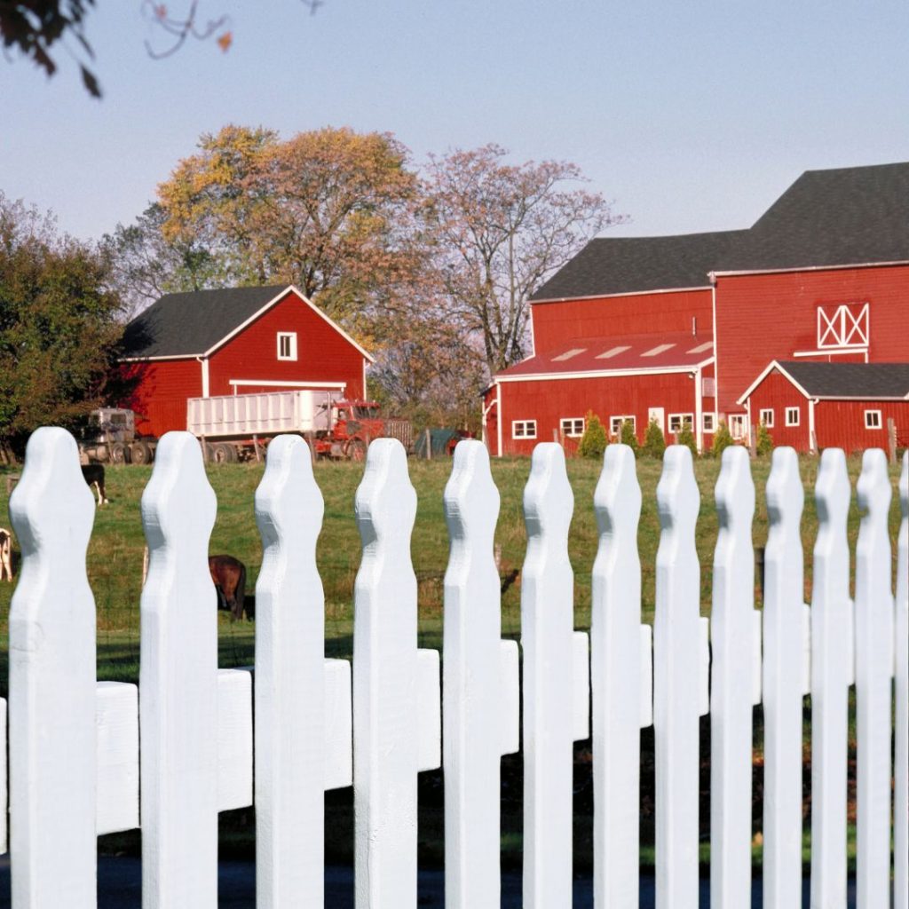 vinyl-fence-installation-for-farms-chicago