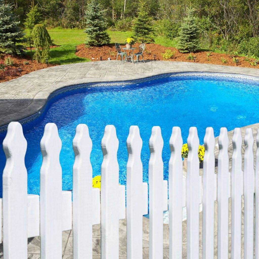 vinyl-fence-installation-for-residential-pools-chicago