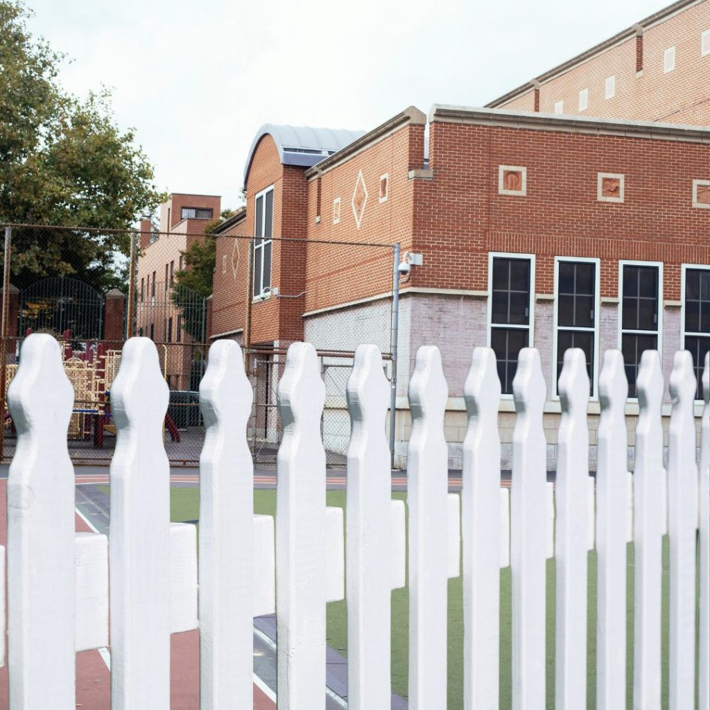 vinyl-fence-installation-for-schools-chicago