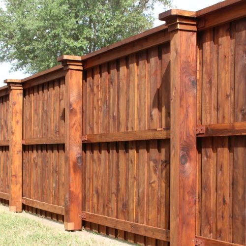 wood-fence-installation-board-on-batten-style-chicago